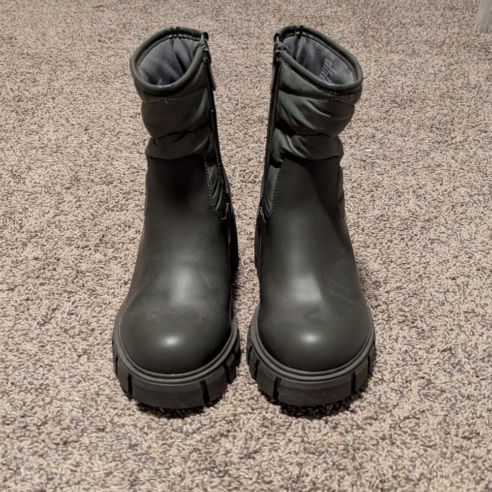 Green TORRID winter Boots Size 7WW - Picture 2 of 6